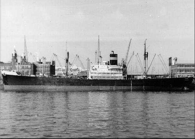 .ms Almkerk afgemeerd in de RIJNHAVEN.